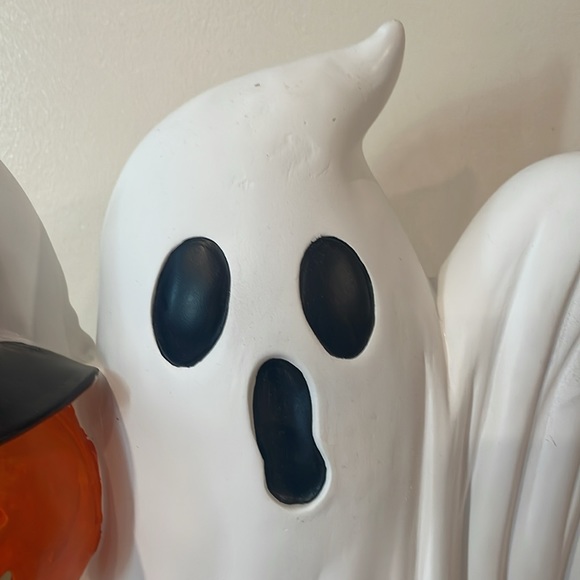 COPY - NEW Halloween 2023 Ghost holding pumpkin Light Up Decor 20” Tall - Picture 4 of 6